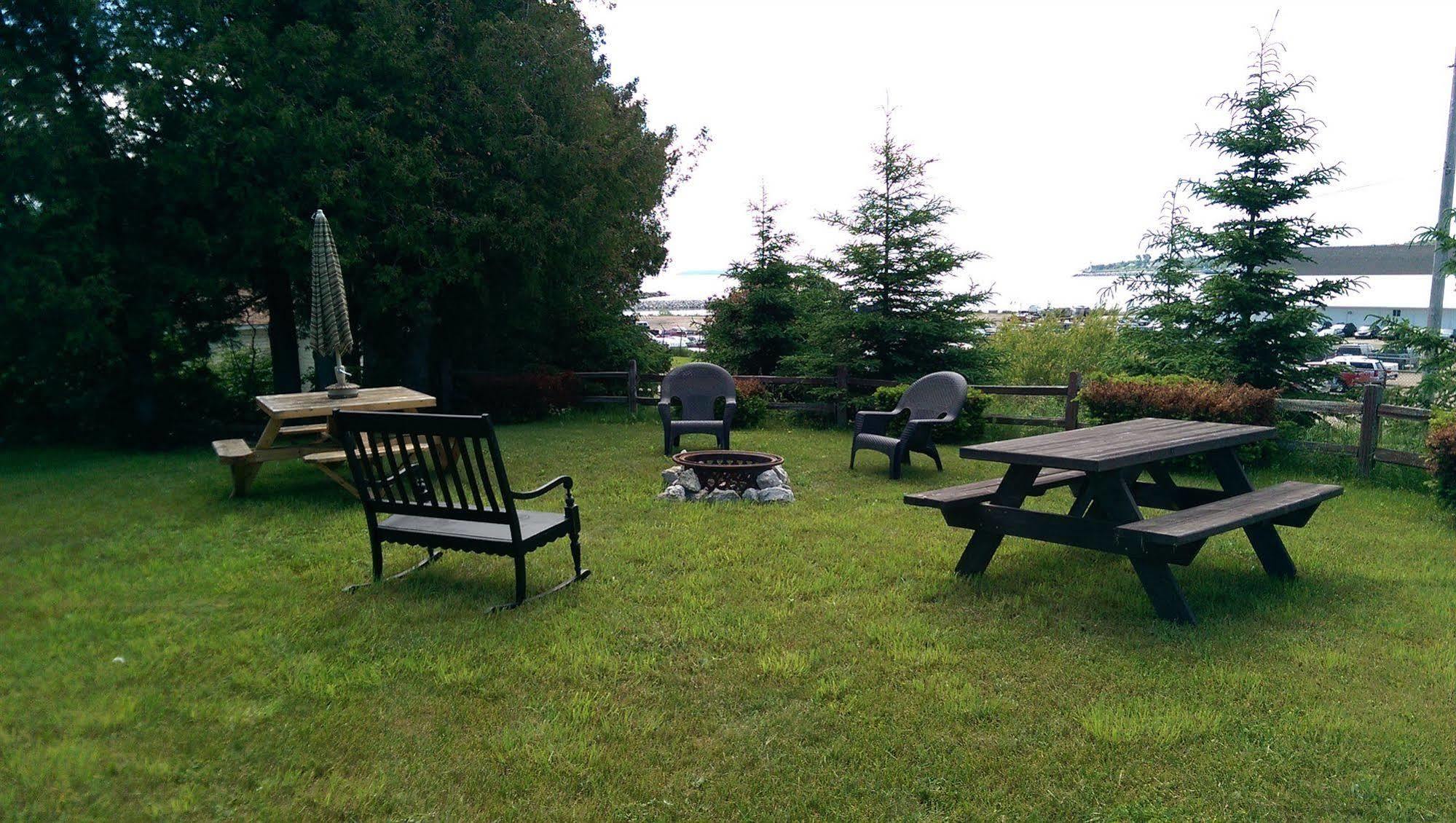 Huron Inn St. Ignace Exterior foto