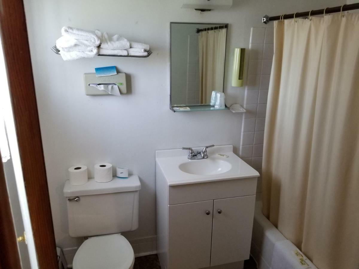 Huron Inn St. Ignace Zimmer foto